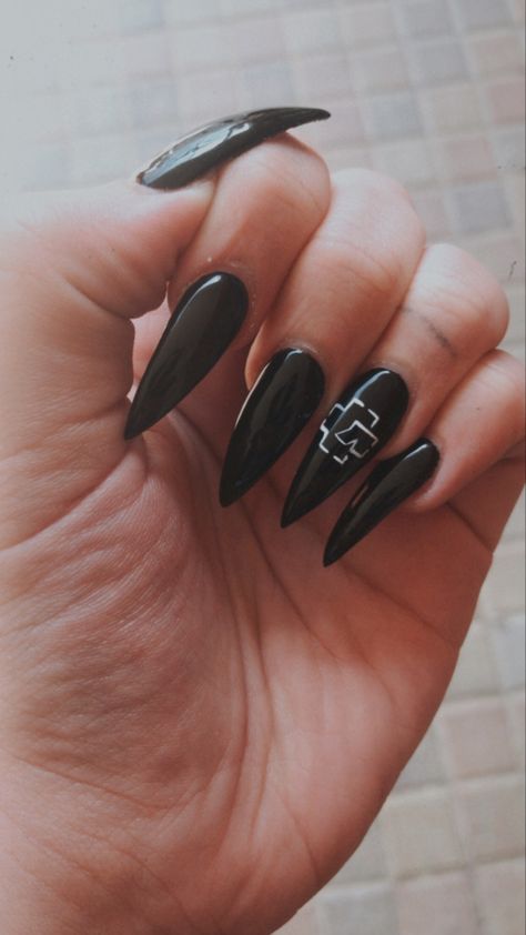 Rock Band Nails, Satanic Nail Art, Rammstein Nails, Bruja Nails, Slipknot Nails, Heavy Metal Nails, Metalhead Nails, Metallica Nails, Long Pointy Nails