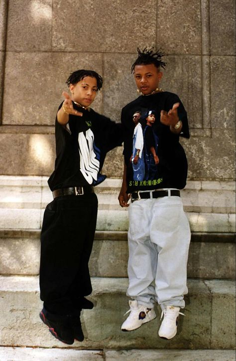 Kriss Kross 90s, Hamlet Costume, 2000’s Outfit, Kriss Kross, Kris Kross, Estilo Cholo, Hip Hop Fashion 90s, Hip Hop Classics, 90s Fashion Men