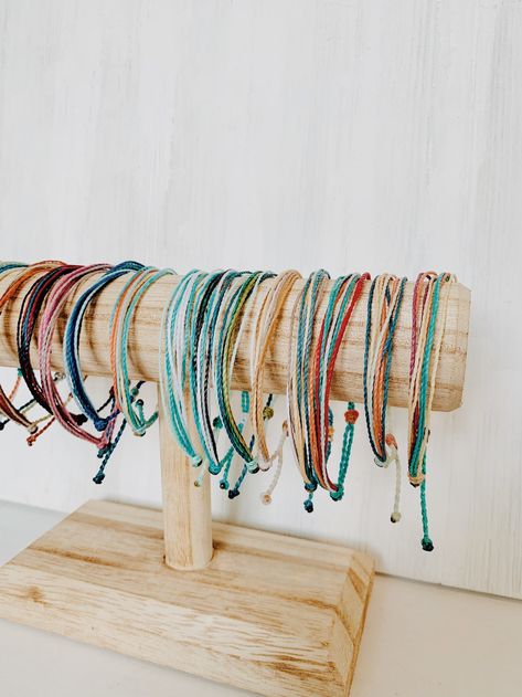 Matching Pura Vida Bracelets, Pura Vida Bracelet Ideas, Wax Bracelets, Wax String Bracelets, Puravida Bracelets, Wishlist Board, Surf Bracelet, Beachy Bracelets, Bracelet String