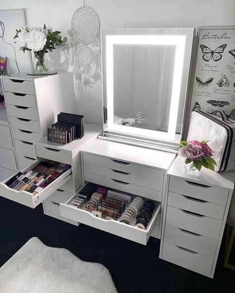 Dressing Table Ikea, Ikea Malm Dressing Table, Malm Dressing Table, Rangement Makeup, Modern Makeup Vanity, Modern Makeup, Table Ikea, Glamour Decor, Dream Closet Design