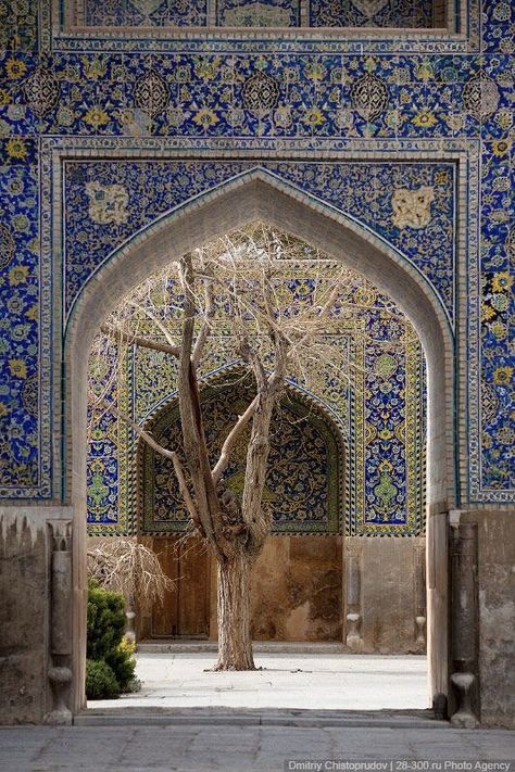 Persia Aesthetic Ancient, Ancient Iran Aesthetic, Archeticture Photography, Ancient Islamic Architecture, Ancient Persia Aesthetic, Isfahan Photography, Isfahan Architecture, Iran Mosque, Iran Aesthetic