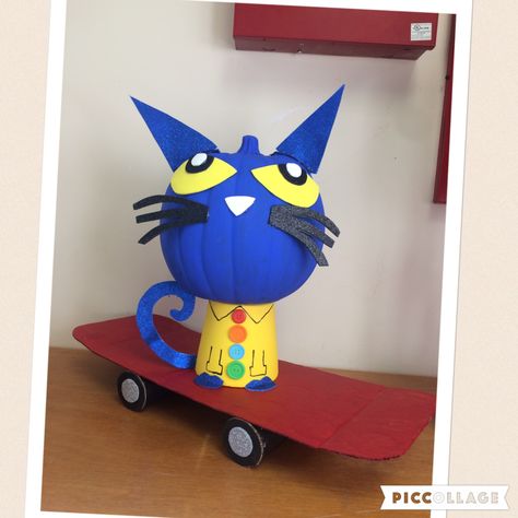 craft pumpkin, pete the cat on a skateboard, and his 4 groovy buttons Pete The Cat Pumpkin, Book Character Pumpkins, Story Book Pumpkin, Creative Pumpkin Decorating, Character Pumpkins, Pumpkin Books, Pumpkin Decorating Contest, Diy Outfits, Pumpkin Contest