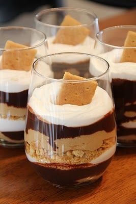 Chocolate Peanut Butter Parfait! - Make this... pretty please with a Graham Cracker on top! :) Peanut Butter Parfait, Torte Cupcake, God Mat, S'mores, Eat Dessert First, Yummy Sweets, How Sweet Eats, Eat Dessert, S Mores