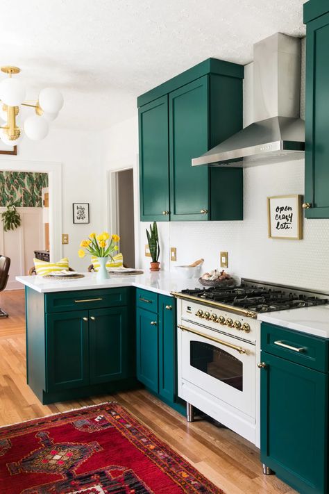 Head Over Heels for My Hallman Range: The Ultimate Review » Jessica Brigham Dark Green Kitchen, Teal Kitchen, Green Kitchen Cabinets, Kitchen Colour Schemes, Green Cabinets, Interior Modern, Kitchen Color, Kitchen Trends, Counter Tops