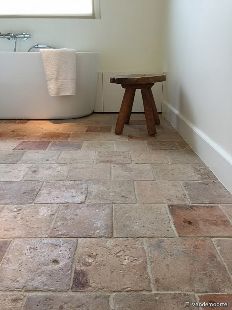 Rustic Building, Terracotta Floor, Rustic Flooring, Brick Flooring, French Country Decorating, Stone Flooring, House Flooring, Floor Design, Bathroom Flooring