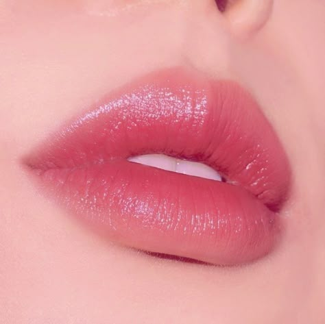 ━ 𝐡𝐚𝐳𝐞𝐥 ☻ Pretty Lips Aesthetic, Pink Lip Aesthetic, Lips Aesthetic, Lips Inspiration, Pink Lips Makeup, Korean Lips, Lips Photo, Beauty Hacks Lips, Korean Eye Makeup