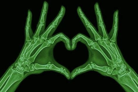 Heart Theme, Dark Green Wallpaper, Green Y2k, Sage Green Wallpaper, Arte Grunge, About Heart, Dark Sage, Dark Green Aesthetic, Slytherin Aesthetic