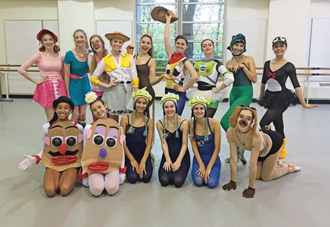 (Below) Gabbi Nielsen (back row, fourth from left) and PNB Pro Division first-year students (photo courtesy Gabbi Nielsen, Pacific Northwest Ballet School) Ballet Class Costume Halloween, Dancer Halloween Costumes, Class Halloween Costumes, Dance Halloween Costumes Dancers, Ballet Class Halloween Costumes, Dance Halloween Costumes, Ballet Halloween Costumes, Dancer Drawing, Pacific Northwest Ballet