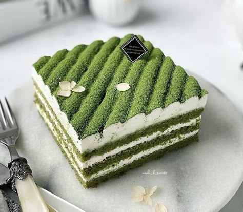 Matcha Cake Decoration, Cake Matcha, Matcha Cream, Cake Deco Ideas, Matcha Tiramisu, Matcha Desserts, Baby Shower Cake Designs, Cake Styling, Desert Food