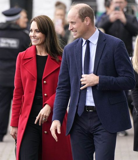 Princess Diana And Charles, William E Kate, Kate Middleton And Prince William, Prince And Princess Of Wales, Visit Wales, Kate Middleton Prince William, Young Prince, Royal Engagement, Prince William And Kate