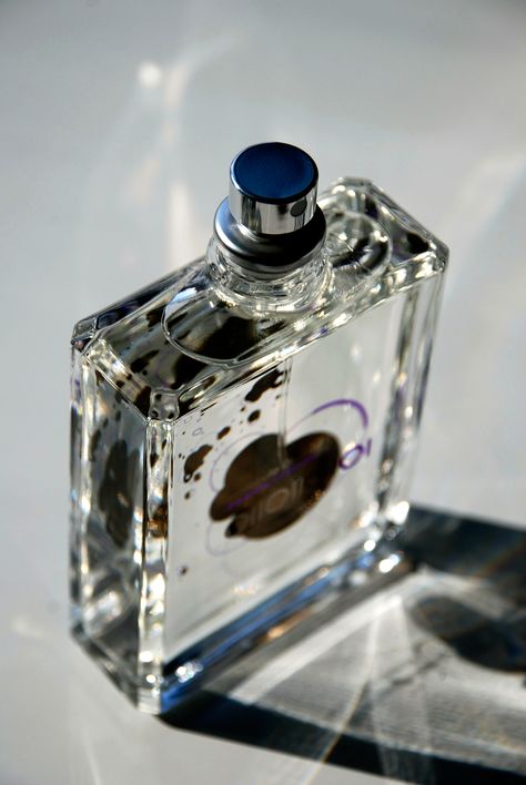 Diy Perfume Recipes, Cheap Perfume, Escentric Molecules, Perfume Recipes, Diy Perfume, Perfume Reviews, Perfume Store, Celebrity Perfume, Unique Fragrance