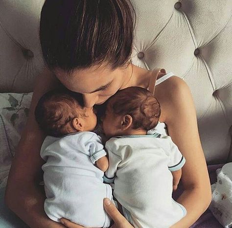 Cute Family Photos, Moms Goals, Newborn Twins, Twin Pregnancy, Twin Mom, Foto Baby, Future Mom