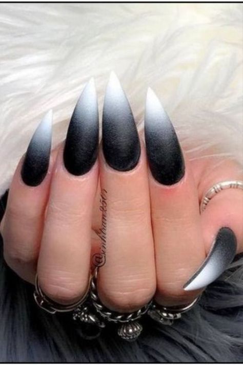 Ongles Goth, Free Fire Max, Black And White Nail, Black Ombre Nails, Black And White Nail Designs, Black Almond Nails, Black And White Nails, Colored Nail Tips, Black And White Nail Art