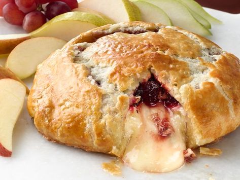 Crust Wrapped Cranberry and Brie Brie Cranberry Appetizer, Pie Crust Appetizers, Baked Brie Cranberry, Brie Cheese Appetizer, Cranberry And Brie, Brie In Puff Pastry, Cranberry Appetizer, Baked Brie Cheese, Brie Cheese Recipes