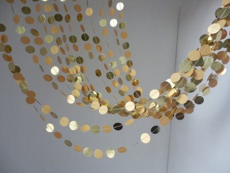 Thank you so much to visiting my shop. This circle garland’ s color is gold. The circles are made hand punched. Perfect decoration will be for your wedding, birthday , room’ s decor and for your all happy days. Circle size: 1 inch Holiday decor Wedding decoration, Bridal shower Birhtday Gold Holiday Decor, Gold Garland, Circle Garland, Holiday Garland, Party Girlande, Pool Party Decorations, Diy Wind Chimes, Gold Holiday, Star Garland