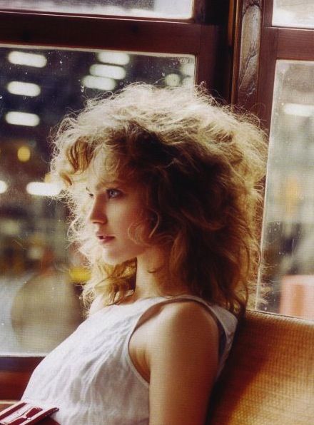 Wild curls Wild Hair, Fluffy Hair, Hair Envy, Big Hair, Messy Hairstyles, About Hair, The Window, Pretty Hairstyles, Her Hair