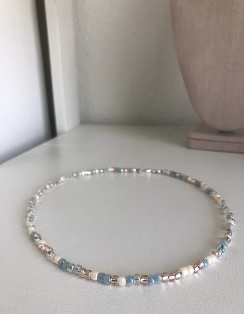 Layerd Bead Necklace, 2mm Seed Bead Necklace, Blue Seed Bead Bracelet, Bracelet Ideas Seed Beads, Cute Seed Bead Bracelets, Summer Necklace Ideas, Seed Bead Bracelets Ideas, Seed Bead Ideas, Beads Necklace Design