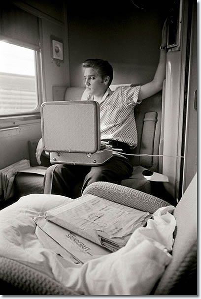 Elvis Presley listening to his portable phonograph on the train home from New York City (1956). Portable Record Player, Young Elvis, Elvis And Priscilla, Elvis Presley Photos, Priscilla Presley, Rock N’roll, Lisa Marie Presley, Memphis Tennessee, My Funny Valentine