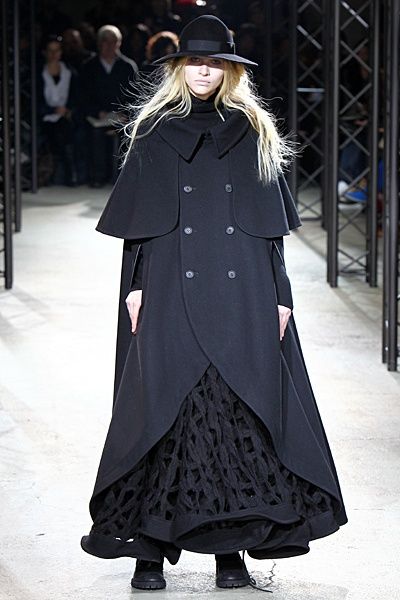 yohji yamamoto does a modern day version of anna karenina?: Wabi Sabi Fashion, Petty Coat, Limi Feu, Zsazsa Bellagio, Japanese Fashion Designers, Rei Kawakubo, Maxi Styles, Creation Couture, Thrift Fashion