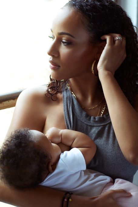 These 27 Gorgeous Photos of Black Mothers Breastfeeding Are Sending a 'Revolutionary' Message Tika Sumpter, Breastfeeding Snacks, Breastfeeding Week, Black Motherhood, Girl Actors, Mother Milk, Working Moms, Skin Color, Gossip Girl