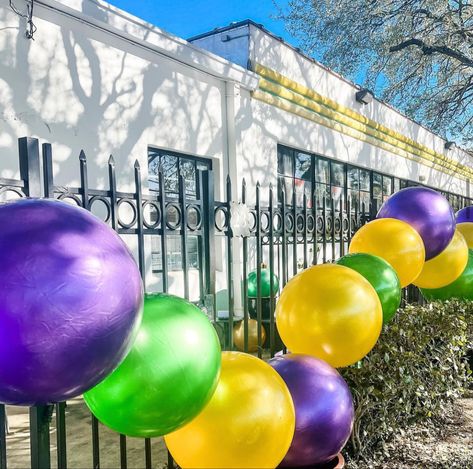 Mardi Gras Tree Decoration, Kids Mardi Gras Party Ideas, Mardi Gras Kids Party, Mardi Gras Kid, Mardi Gras Party Ideas, Mardi Gras Birthday, Mardi Gras Float, Mardi Gras Ideas, Mardi Gras Decorations