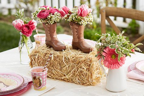 Cowgirl Room Ideas, Sheriff Callie Birthday Party, Horse Theme Birthday Party, Barn Birthday Party, Country Birthday Party, Cowgirl Room, Cowgirl Baby Showers, Western Birthday Party, Rodeo Party