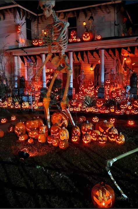 Halloween Yard Decorations, Scary Halloween Decorations, Halloween Porch, Halloween Magic, Halloween Yard, Halloween Displays, Halloween Haunted Houses, Fall Halloween Decor, Halloween Deco