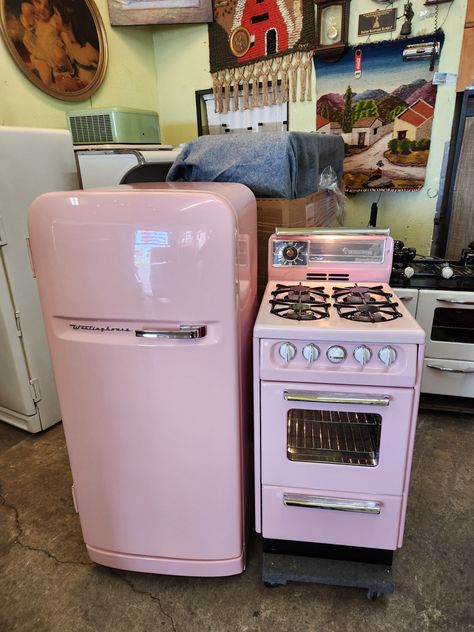 Pink Oven Vintage Stoves, 1950s Stove Vintage Appliances, Pink Refrigerator Kitchen, Pink Stove Range, Vintage Fridge Aesthetic, Pink Tiny House Interior, Small Stoves For Tiny Houses, Painted Kitchen Appliances, Pink Kitchenette