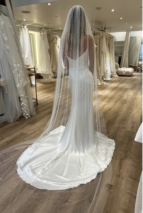 Minimalist Wedding Dresses With Veil, Cathedral Pearl Veil, Wedding Veil Minimalist, Long Pearl Veil, Long Vail, Pearl Wedding Veil, Veil With Pearls, Floor Length Veil, Simple Veil