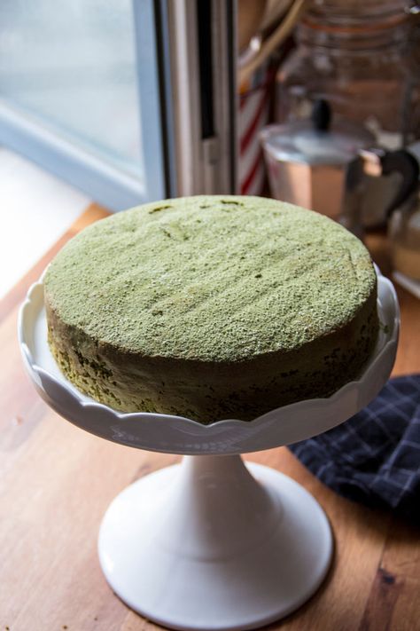 Matcha Sponge Cake Recipe, Matcha Green Tea Recipes, Green Tea Cake, Sponge Cake Recipe, Matcha Dessert, Fluffy Light, Cloud Cake, Matcha Cake, Light Cakes