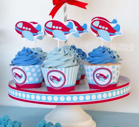 Blue frosted cupcakes at an airplane birthday party! See more party ideas at CatchMyParty.com! Airplane Party Theme, Airplane Baby Shower Theme, Airplane Cupcakes, Airplane Party Decorations, Airplane Birthday Cakes, Vintage Airplane Party, Planes Birthday, Airplane Baby Shower, Planes Party