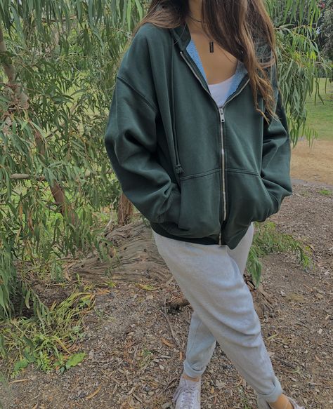 Zip Up Hoodie And Joggers Outfit, Green Zip Up Hoodie Outfit Aesthetic, Dark Green Zip Up Hoodie Outfit, Brandy Zip Up Hoodie Outfit, Green Zip Up, Zip Up Hoodies Aesthetic, Green Zip Up Outfit, Zip Up Jacket Outfits, Green Zip Up Hoodie Outfit