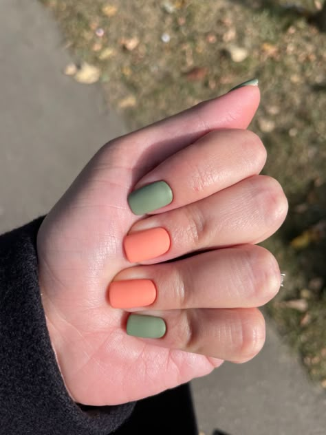 Orange And Sage Nails, Orange And Green Nails Ideas, Sage Green And Orange Nails, Fall Nails Green And Orange, Orange And Green Nail Designs, Orange Green Nails, Green Autumn Nails, Green And Orange Nails, Orange And Green Nails