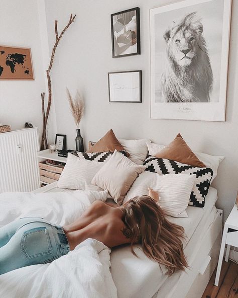 Bedroom Photography, Bouidor Photography, Bed Photos, Best Friend Photoshoot, Glam Photoshoot, Cute Instagram Pictures, Foto Tips, Lingerie Photos, Photography Poses Women