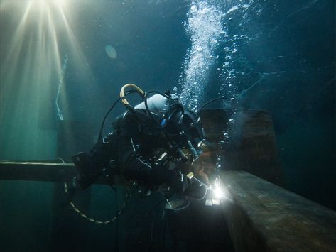 Welding of subsea structure Underwater Welding, Underwater Welder, Commercial Diver, Diver Down, Diving Underwater, Abandoned Ships, Military Special Forces, Metal Fabrication, Training Center