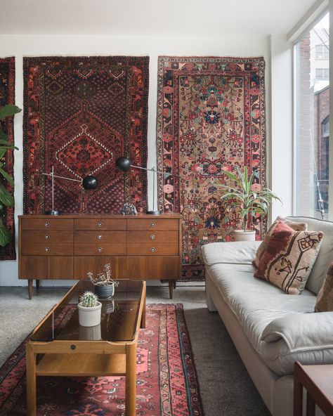 Rugs On The Wall, Persian Decor, Deco Boheme, Indian Home, Vintage Carpet, My New Room, Interior Inspiration, Home Living Room, Vintage Decor