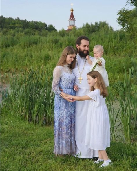 Orthodox Couple, Orthodox Marriage, Modest Christian Clothing, Orthodox Family, Orthodox Priest, Biblical Artwork, Dream Marriage, Monastic Life, Eastern Orthodox Church