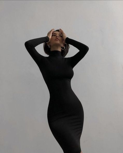 Dress Posing, Studio Photography Poses, Foto Tips, Model Poses Photography, Fashion Photography Poses, Looks Black, Photography Poses Women, Photoshoot Inspiration, Photoshoot Poses