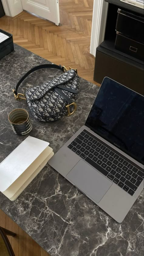 Corporate Girly, Story Background, Aesthetic Content, Motivational Books, Mac Book, Study Motivation Inspiration, Apple Mac, Dream Lifestyle, Study Inspiration