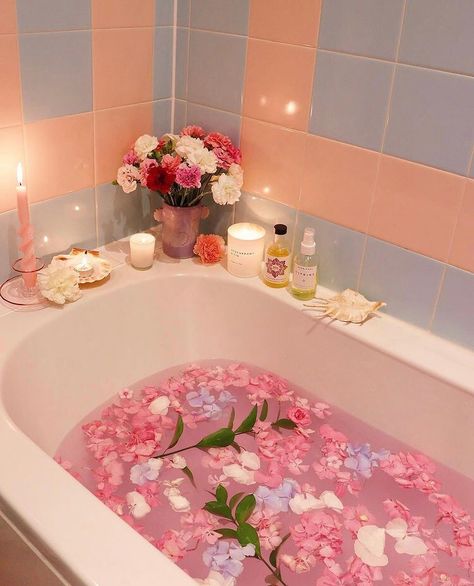 Bathtub Aesthetic, Bath Goals, Aesthetic Bath, Rose Petal Bath, Bath Aesthetic, Dream Bath, Flower Bath, Baby Pink Aesthetic, Rose Essential Oil