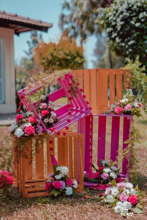 Photo of DIY decor with hand-painted wooden crates and flowers. Wedding Decorations Pastel, Dholki Ideas, Wedding Crates, Pink Wedding Details, Crate Decor, Mehendi Decor Ideas, Diy Wooden Crate, Light Pink Wedding, Mehndi Ceremony