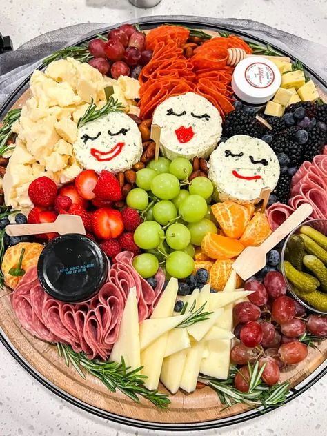 Hocus Pocus Board Food, Hocus Pocus Snack Board, Easy Hocus Pocus Charcuterie Board, Hocus Pocus Cheese Board, Hocus Pocus Drinking Game, Hocus Locus Cheeseboard, Mini Cheese Boards, Halloween Popcorn, Charcuterie Spread