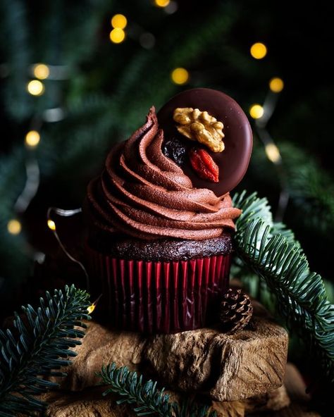 Christmas Gift Photography, Christmas Food Photography, Cupcake Photography, Baking Photography, Christmas Cake Designs, Food Photoshoot, Dessert Photography, Gourmet Cupcakes, New Year's Food