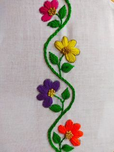 Simple Hand Embroidery Designs, Simple Hand Embroidery, Embroidery Simple, Brazilian Embroidery Stitches, Basic Hand Embroidery Stitches, Embroidery Stitches Beginner, Simple Hand Embroidery Patterns, Weaving Loom Projects, Hand Beaded Embroidery