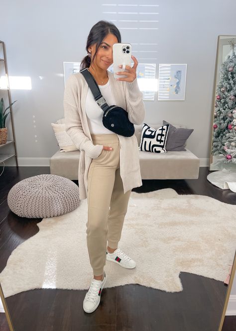 Sweatpants With Cardigan Outfit, Work Sweatpants Outfit, Lululemon Jogger Outfit, Joggers Outfit Fall, Jogger Outfit Casual, Joggers Outfit Women, Cute Sweatpants Outfit, Lounge Outfits, Sneaker Outfits Women