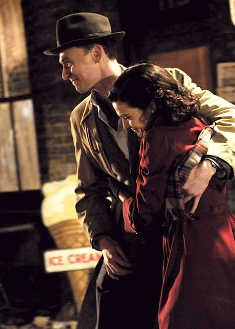 Tom Hiddleston and Rachel Weisz in The Deep Blue Sea, Dir. Terence Davies (2012). Deep Blue Sea Movie, The Deep Blue Sea, Beach Bath, Thomas William Hiddleston, Charming Man, Rachel Weisz, In The Deep, Costume Drama, Deep Blue Sea