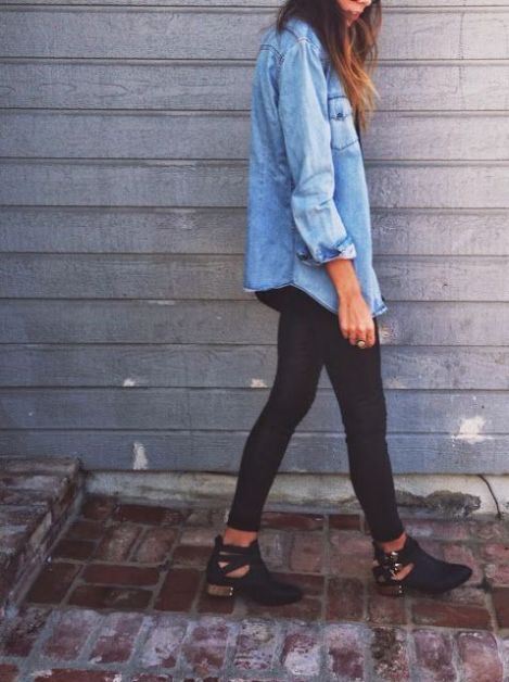 Cut out ankle boots look so cute with a collared jean shirt! Outfit Botines, Cut Out Ankle Boots, Ankle Boots Outfit, Jean Outfit, Boots Outfit Ankle, I Love Makeup, Van Cleef Arpels, Boots Fall, Boots Outfit