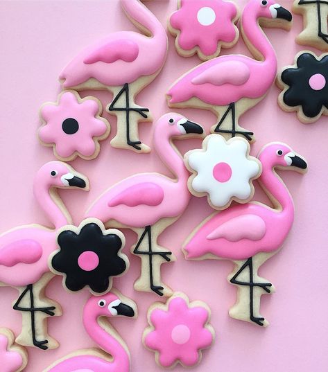 Flamingo cookies Lifeguard Cookies, Tropical Cookies, Flamingo Cookies, Hawaiian Cookies, Decorate Sugar Cookies, Beach Cookies, Fish Cookies, Bird Cookies, Royal Iced Cookies