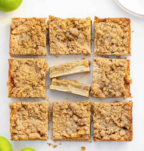 Apple Shortbread Bars are layered dessert bars with a shortbread crust and a layer of spiced apples covered and baked with crumble topping. The shortbread crust is the showstopper in this dessert, and will leave you wanting more! Apple Shortbread Bars, Apple Shortbread, Apple Crumb Bars, Shortbread Bars Recipes, Making Apple Pie, Salted Caramel Apple Pie, Ice Cream Pudding, Cookies Shortbread, Brown Butter Cookies