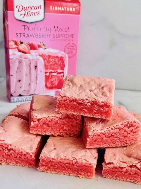 Strawberry Box Cake Mix Brownies, Strawberry Cake Brownie Recipes, Strawberry Cream Dessert Recipes, Strawberry Box Cake Cookies, What To Do With Strawberry Box Cake, Strawberry Cake Mix Bars, Best Strawberry Box Cake Recipe, Strawberry Cake Brownies, Things To Make With Strawberry Box Cake